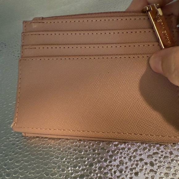 Elegant pale pink Anne Klein multiple pocket wallet. - Picture 7 of 10